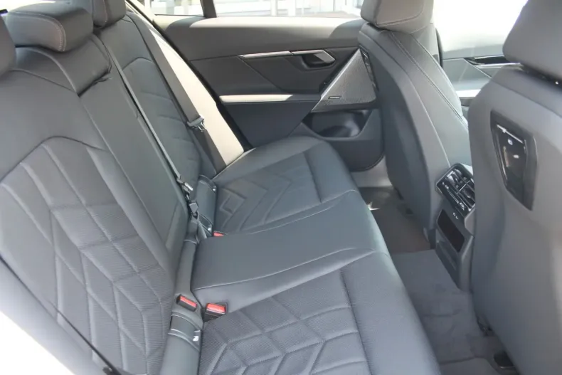 BMW 520 din 2024 cu 11.700 km - oferta BMW147522 - foto 17