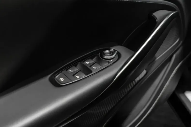 Aston Martin DBX din 2024 cu 10.350 km - oferta AST147545 - foto 24