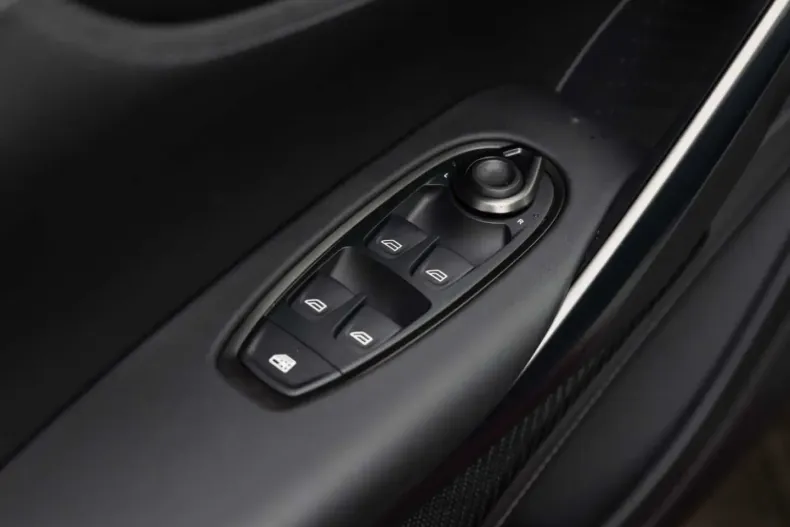 Aston Martin DBX din 2024 cu 11.300 km - oferta AST147547 - foto 21