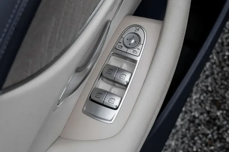 Mercedes-Benz E 220 din 2022 cu 98.643 km - oferta MER147553 - foto 13