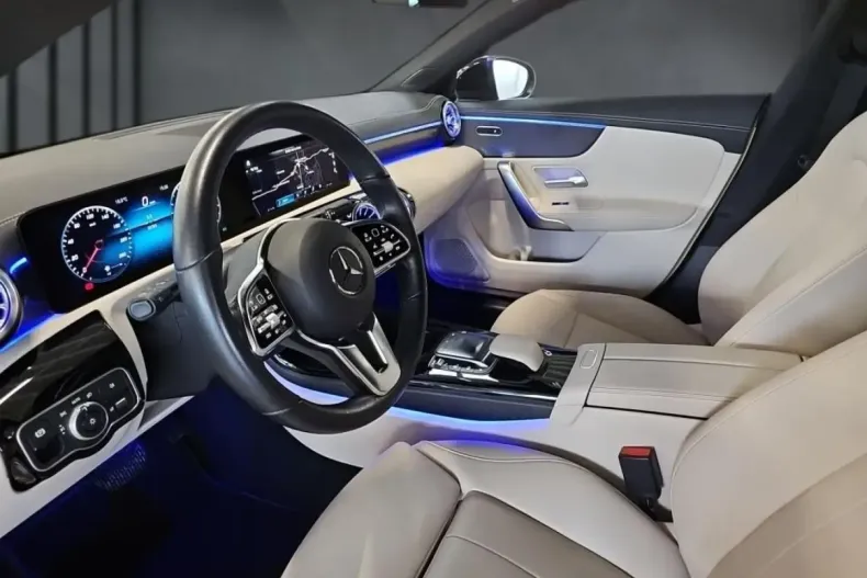 Mercedes-Benz CLA 200 din 2023 cu 35.785 km - oferta MER147555 - foto 6