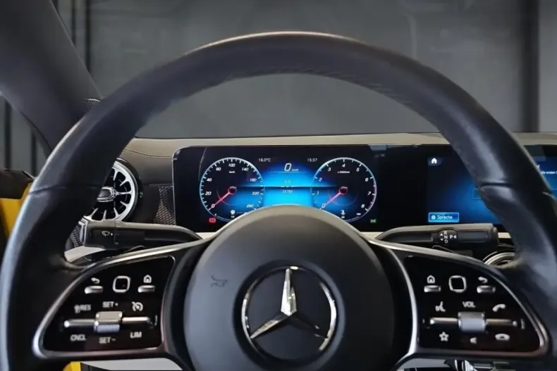 Mercedes-Benz CLA 200 din 2023 cu 35.785 km - oferta MER147555 - foto 7