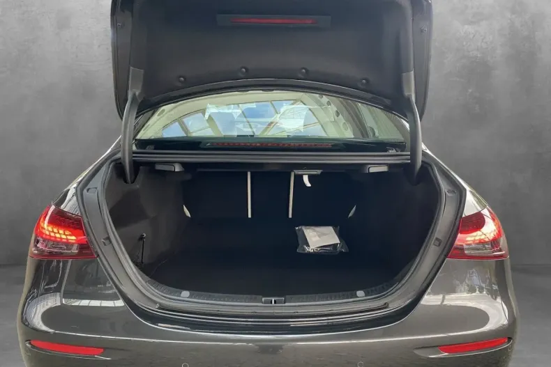 Mercedes-Benz E 400 din 2022 cu 73.600 km - oferta MER147578 - foto 7