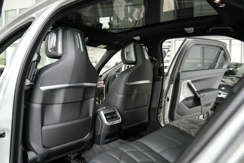 BMW 740 din 2024 cu 17.800 km - oferta BMW147627 - foto 27