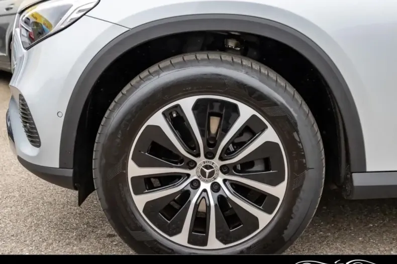 Mercedes-Benz GLC 220 din 2024 cu 12.400 km - oferta MER147664 - foto 8