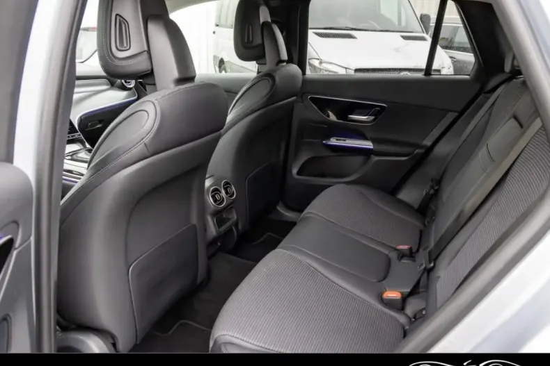 Mercedes-Benz GLC 220 din 2024 cu 12.400 km - oferta MER147664 - foto 9