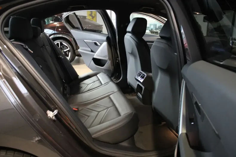 BMW 520 din 2024 cu 28.500 km - oferta BMW147684 - foto 17