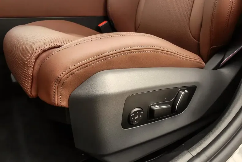 BMW 520 din 2025 cu 600 km - oferta BMW147697 - foto 13