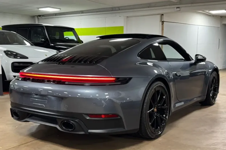 Porsche 992 din 2024 cu 9.800 km - oferta POR147701 - foto 9