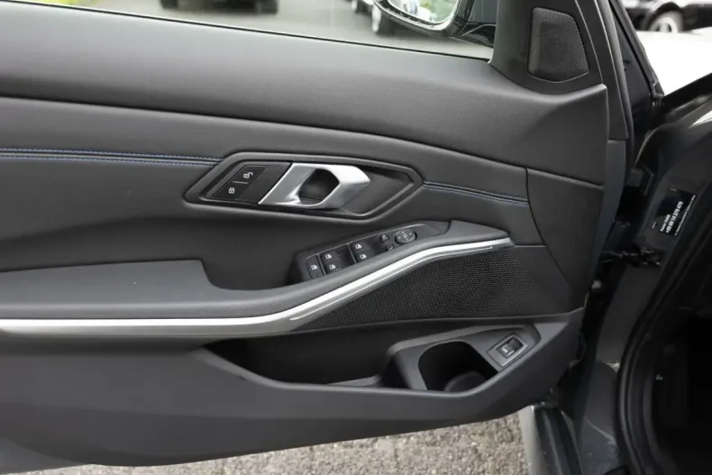 BMW 320 din 2025 cu 15.072 km - oferta BMW147709 - foto 24