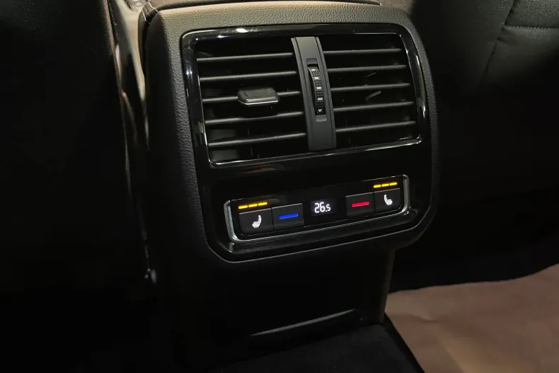 Volkswagen Passat din 2021 cu 118.110 km - oferta VOL147760 - foto 26