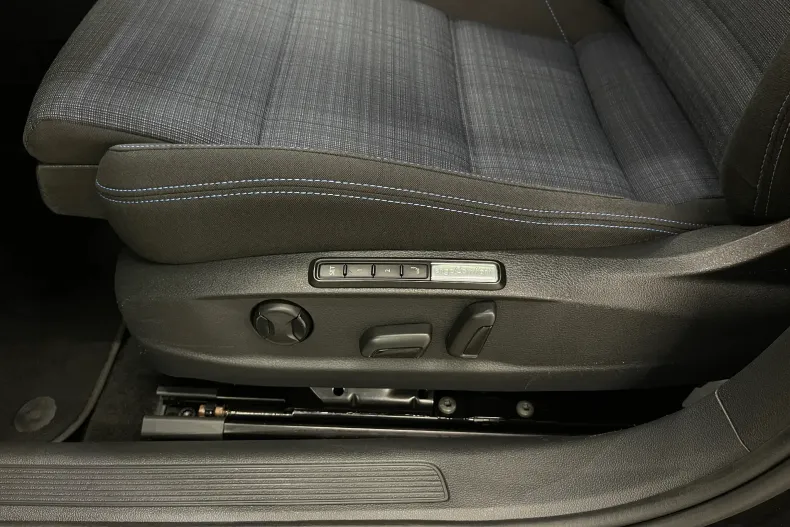 Volkswagen Passat din 2021 cu 118.110 km - oferta VOL147760 - foto 28