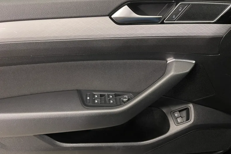 Volkswagen Passat din 2021 cu 118.110 km - oferta VOL147760 - foto 31