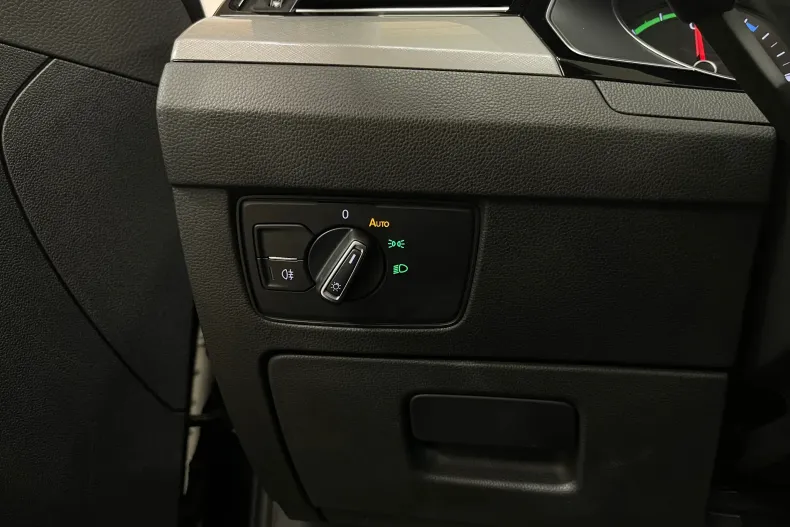 Volkswagen Passat din 2021 cu 118.110 km - oferta VOL147760 - foto 32