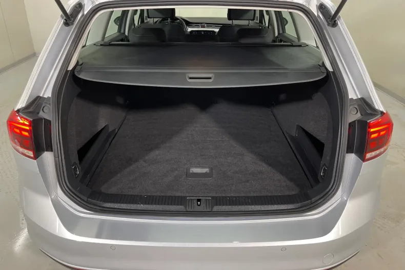 Volkswagen Passat din 2021 cu 96.486 km - oferta VOL147767 - foto 12