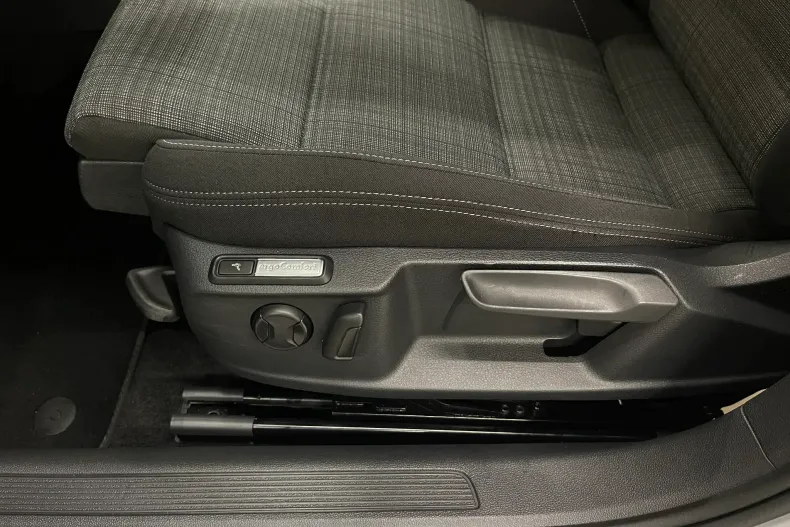 Volkswagen Passat din 2021 cu 96.486 km - oferta VOL147767 - foto 22