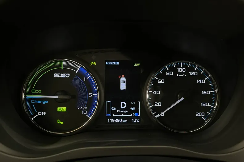 Mitsubishi Outlander din 2019 cu 119.390 km - oferta MIT147768 - foto 32