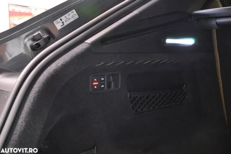 Audi Q8 din 2020 cu 48.228 km - oferta AUD147796 - foto 36