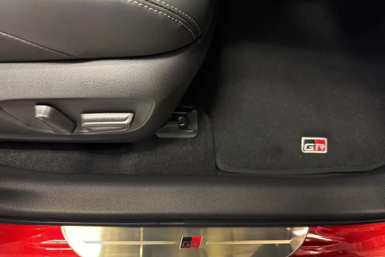 Toyota RAV4 din 2025 cu 10 km - oferta TOY147798 - foto 12