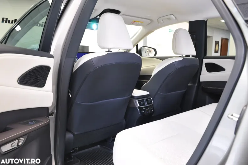 Lexus Seria RX din 2023 cu 44.701 km - oferta LEX147799 - foto 9