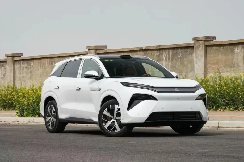 BYD Tang L din 2025 cu 0 km - oferta BYD147829 - foto 1