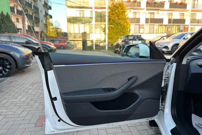 Tesla Model 3 din 2024 cu 38.592 km - oferta TES147853 - foto 37