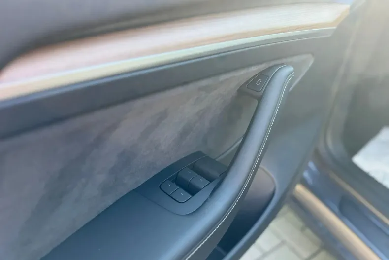 Tesla Model 3 din 2023 cu 24.345 km - oferta TES147855 - foto 26