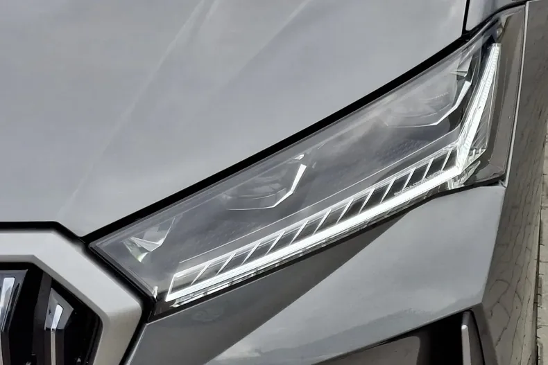 Skoda Superb din 2025 cu 5.000 km - oferta SKO147857 - foto 4