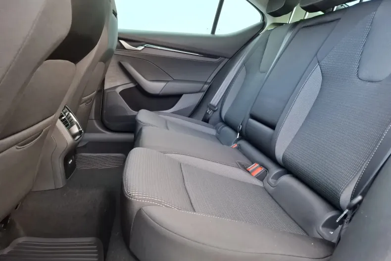 Skoda Octavia din 2025 cu 5.000 km - oferta SKO147859 - foto 39