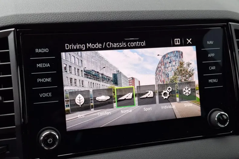 Skoda Karoq din 2025 cu 5.000 km - oferta SKO147860 - foto 8