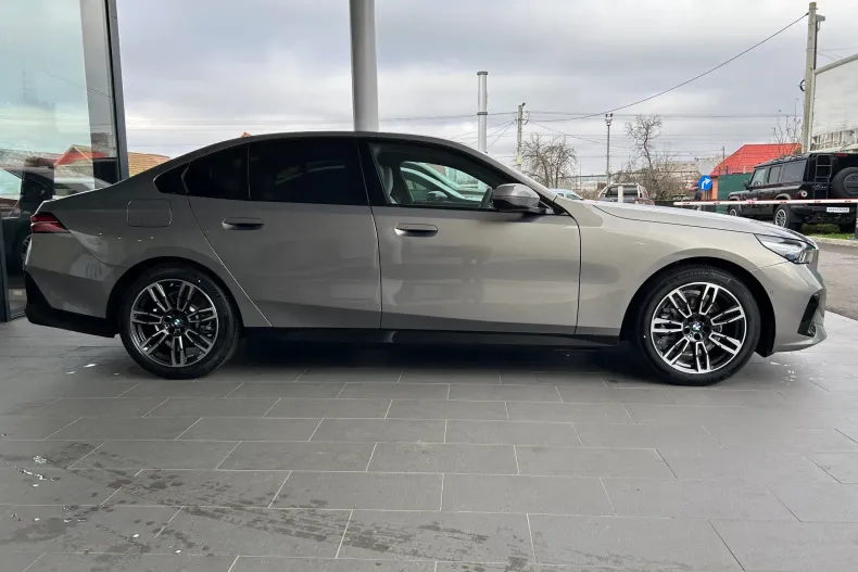 BMW Seria 5 din 2025 cu 7 km - oferta BMW147872 - foto 4