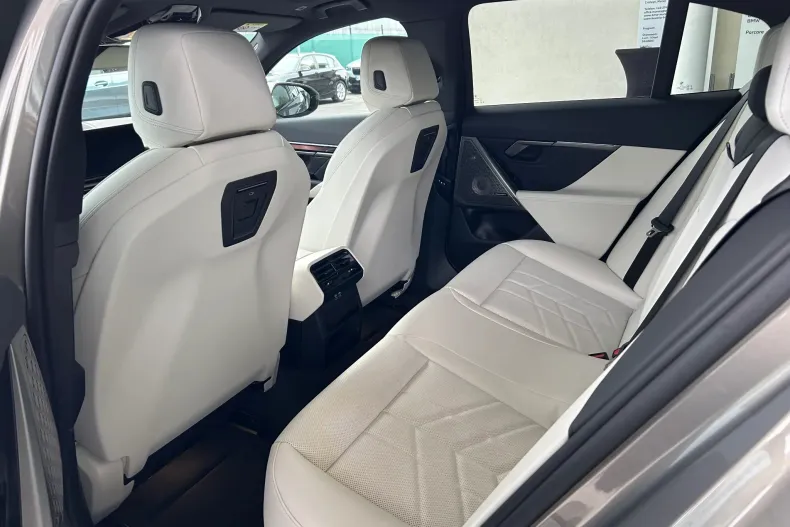 BMW Seria 5 din 2025 cu 7 km - oferta BMW147872 - foto 8