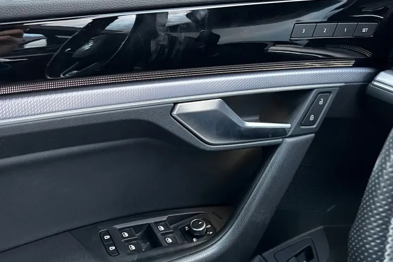 Volkswagen Touareg din 2022 cu 90.317 km - oferta VOL147891 - foto 21