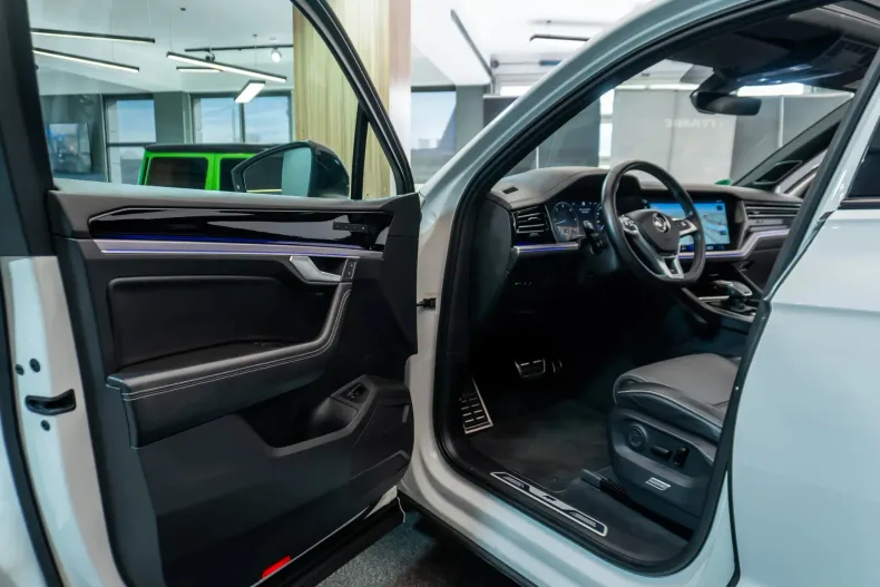 Volkswagen Touareg din 2019 cu 118.375 km - oferta VOL147912 - foto 26