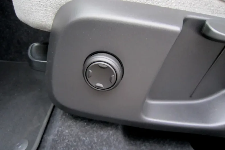 Volvo XC40 din 2020 cu 146.691 km - oferta VOL147915 - foto 8