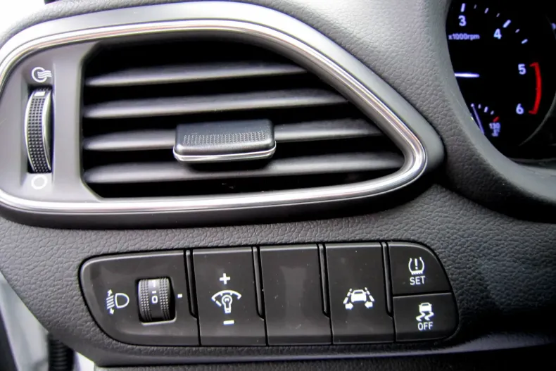 Hyundai i30 din 2020 cu 178.168 km - oferta HYU147917 - foto 24