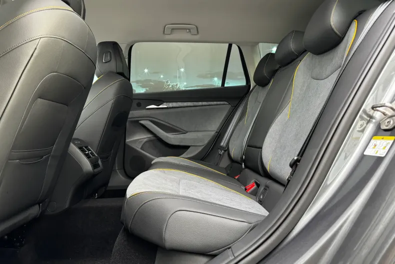 Skoda Superb din 2025 cu 5 km - oferta SKO147926 - foto 12