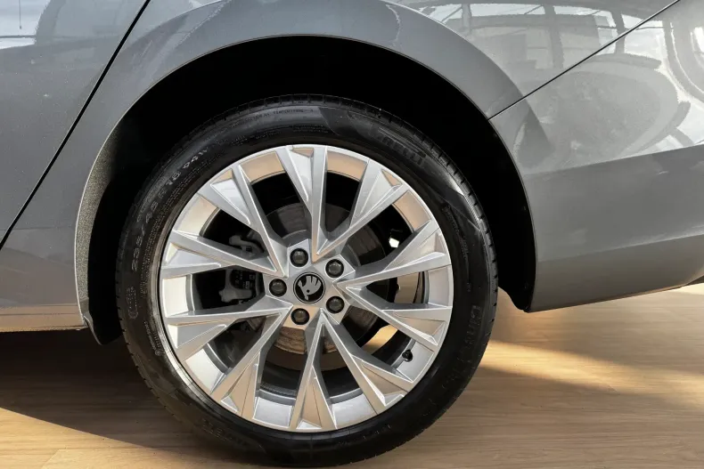 Skoda Superb din 2025 cu 5 km - oferta SKO147926 - foto 15