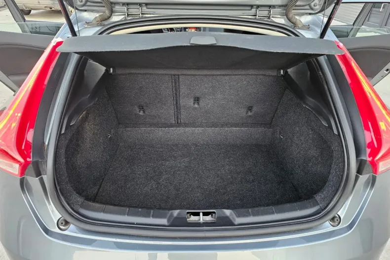 Volvo V40 din 2020 cu 163.500 km - oferta VOL147932 - foto 35