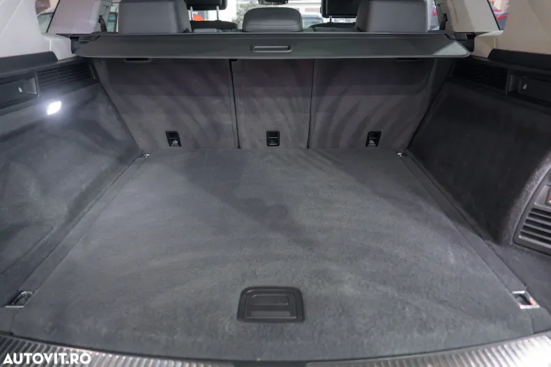 Volkswagen Touareg din 2021 cu 93.733 km - oferta VOL147950 - foto 13