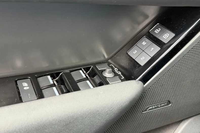 Land Rover Range Rover Velar din 2024 cu 63.336 km - oferta LAN147957 - foto 23