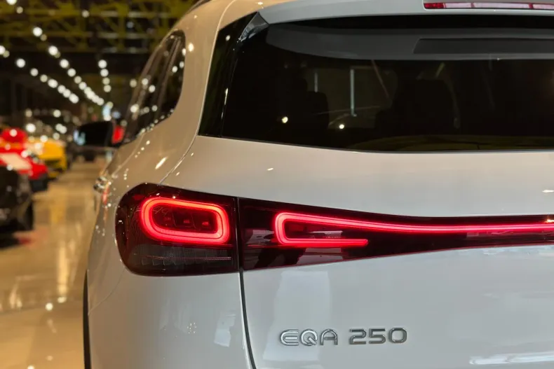 Mercedes-Benz EQA din 2023 cu 20.436 km - oferta MER147968 - foto 13