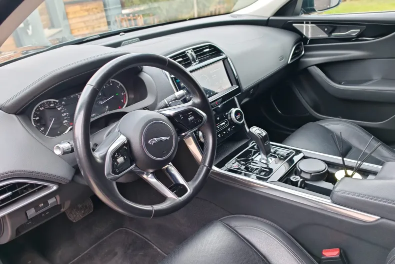 Jaguar XE din 2020 cu 88.000 km - oferta JAG147986 - foto 17