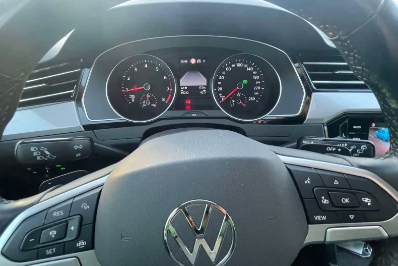 Volkswagen Passat din 2023 cu 86.000 km - oferta VOL147989 - foto 12