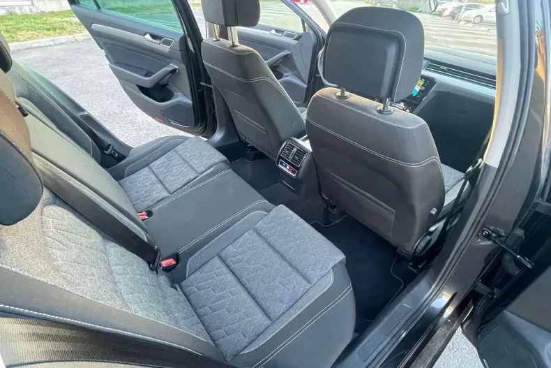 Volkswagen Passat din 2023 cu 86.000 km - oferta VOL147989 - foto 15