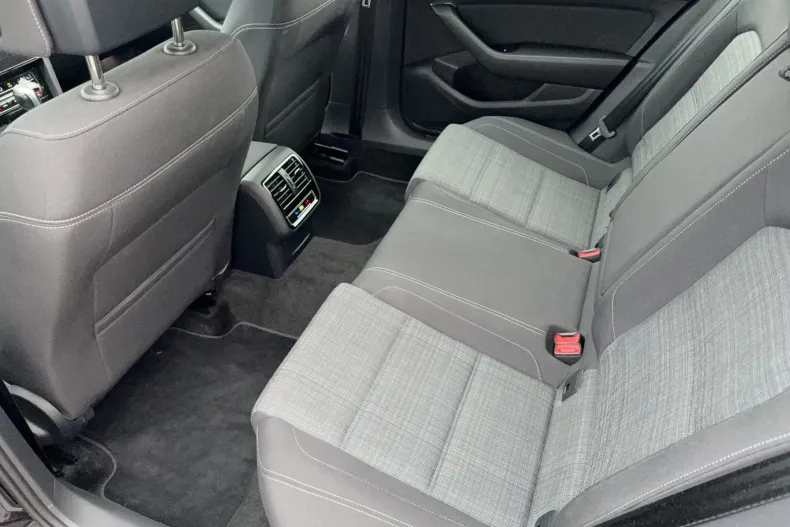 Volkswagen Passat din 2022 cu 121.120 km - oferta VOL147991 - foto 12