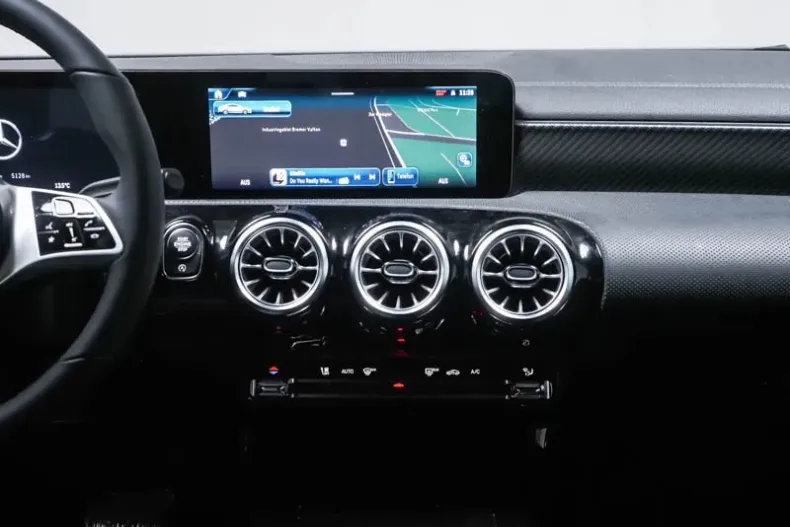 Mercedes-Benz CLA din 2025 cu 5.200 km - oferta MER148004 - foto 2