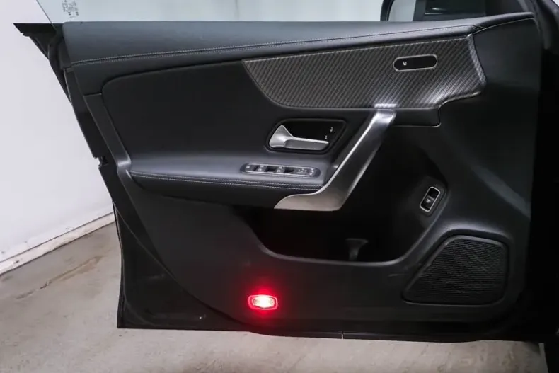 Mercedes-Benz CLA din 2025 cu 5.200 km - oferta MER148004 - foto 8