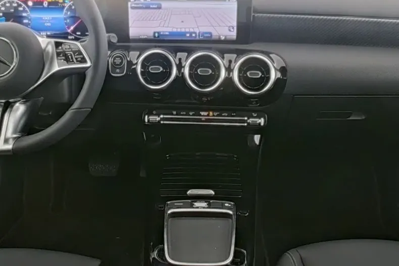 Mercedes-Benz A din 2025 cu 4.363 km - oferta MER148006 - foto 4