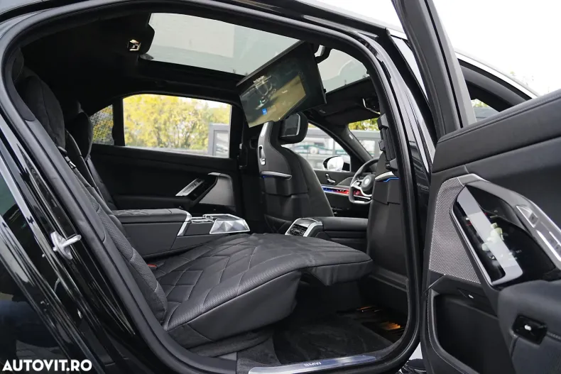BMW Seria 7 din 2024 cu 5.651 km - oferta BMW148081 - foto 20